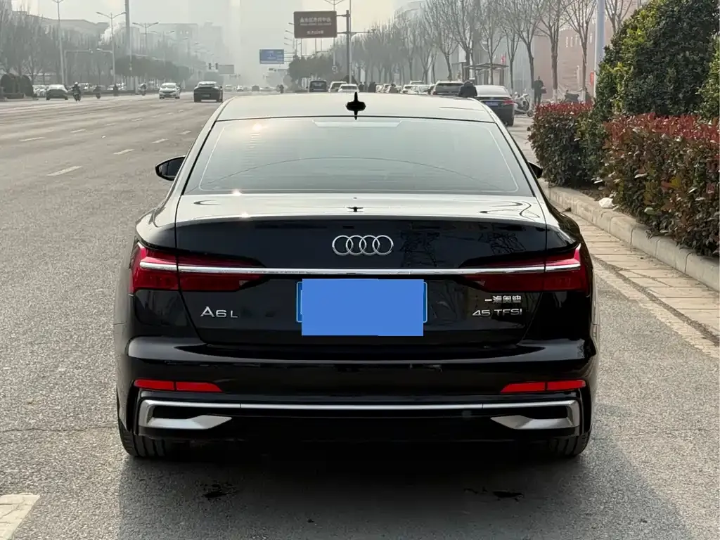 Audi A6L — фото 2