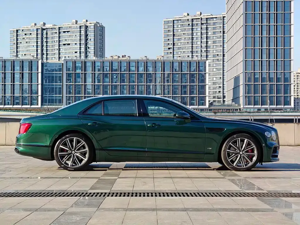 Bentley Flying Spur — фото 3