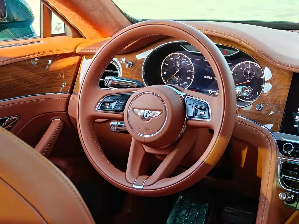 Bentley Flying Spur — фото 2