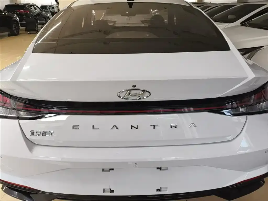 Hyundai Elantra — фото 6