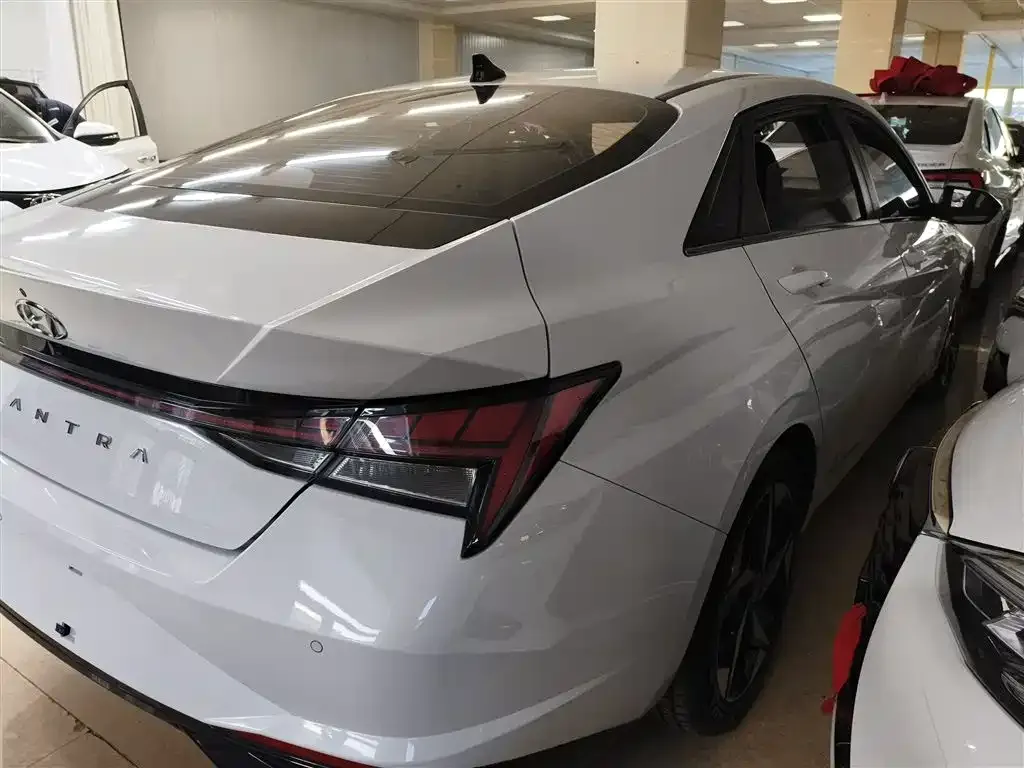 Hyundai Elantra — фото 3