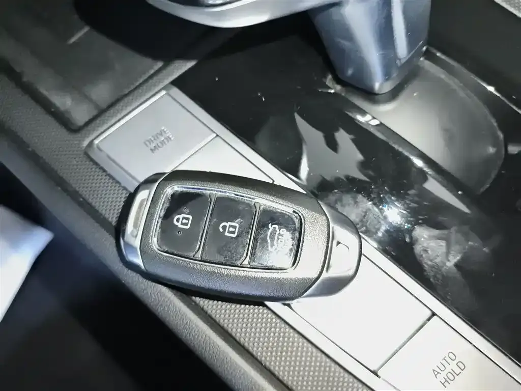 Hyundai Elantra — фото 10