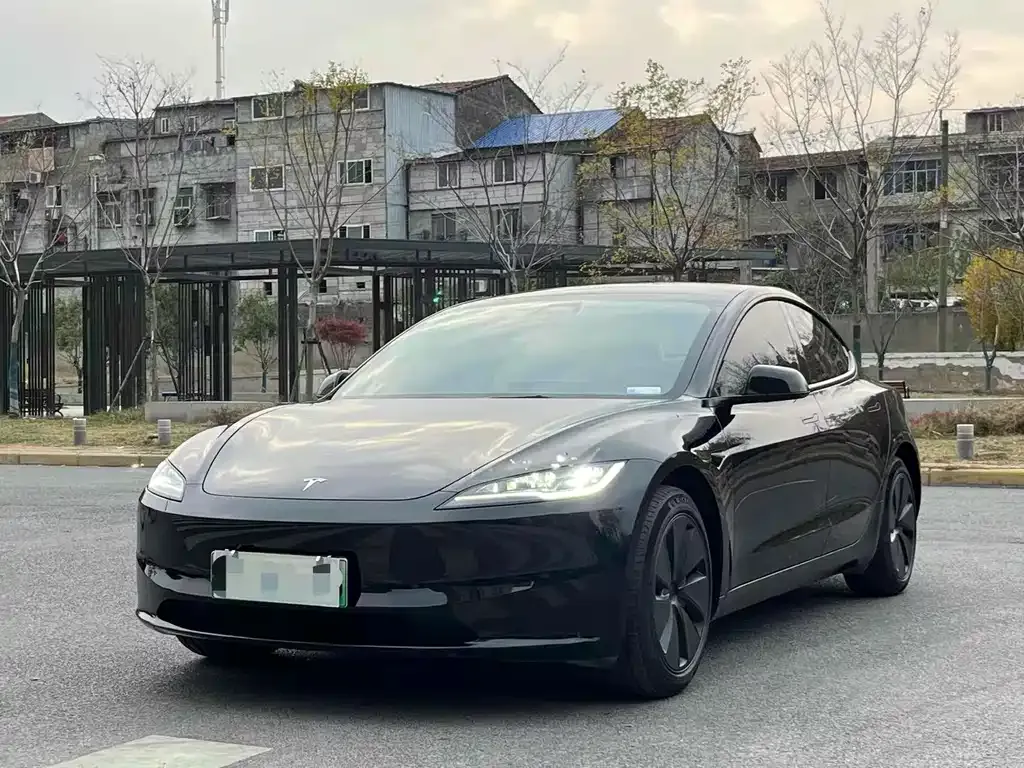 Tesla Model 3 — фото 1