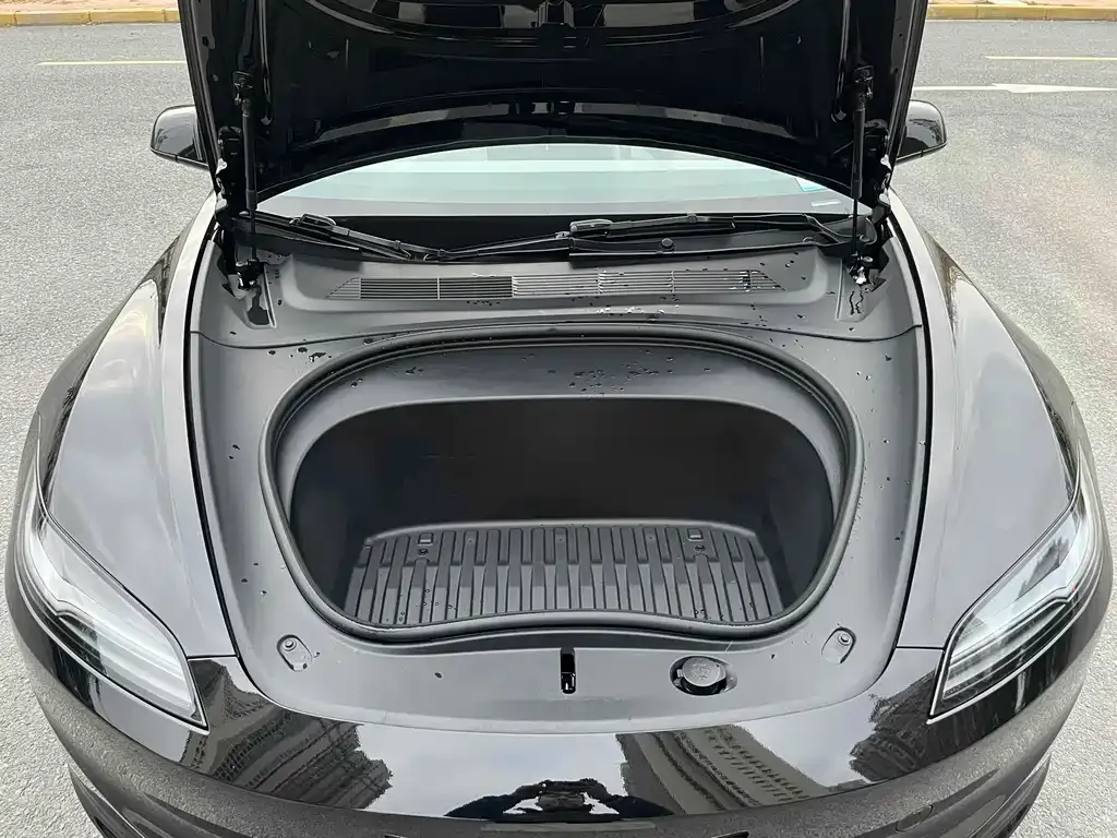 Tesla Model 3 — фото 4