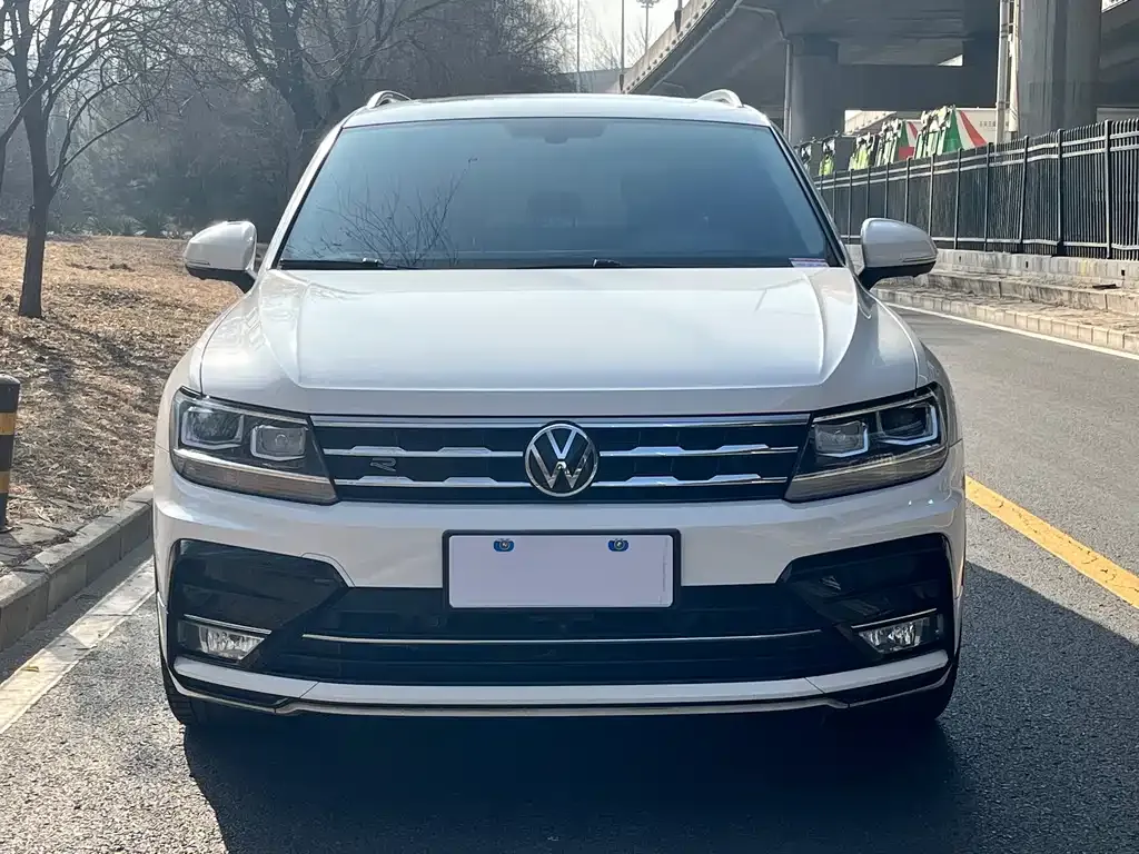Volkswagen Tiguan L — фото 4