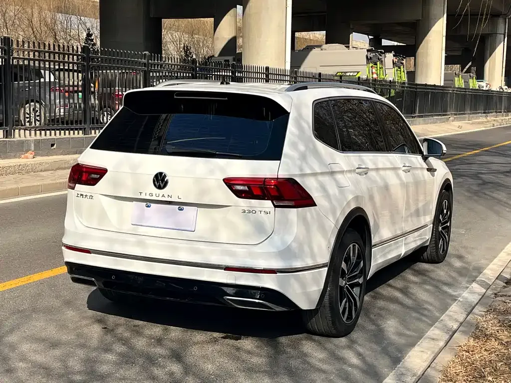 Volkswagen Tiguan L — фото 5