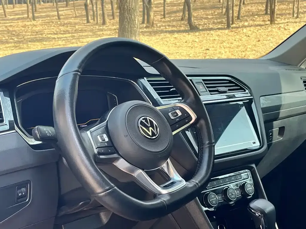Volkswagen Tiguan L — фото 2