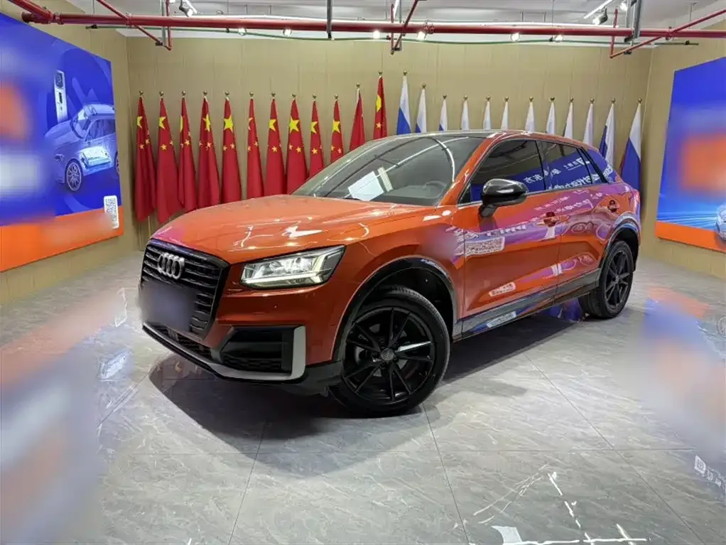 Audi Q2L — фото 1