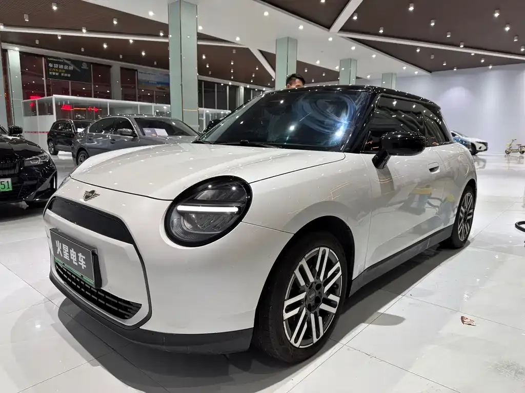 MINI Cooper EV — фото 1