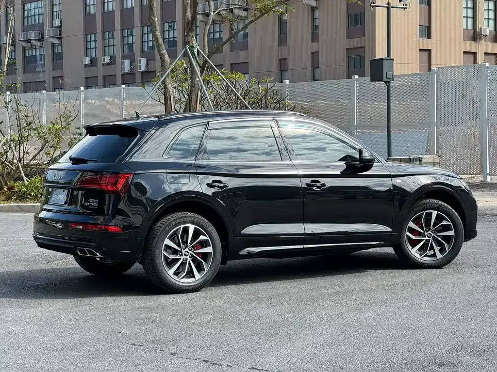 Audi Q5L — фото 7