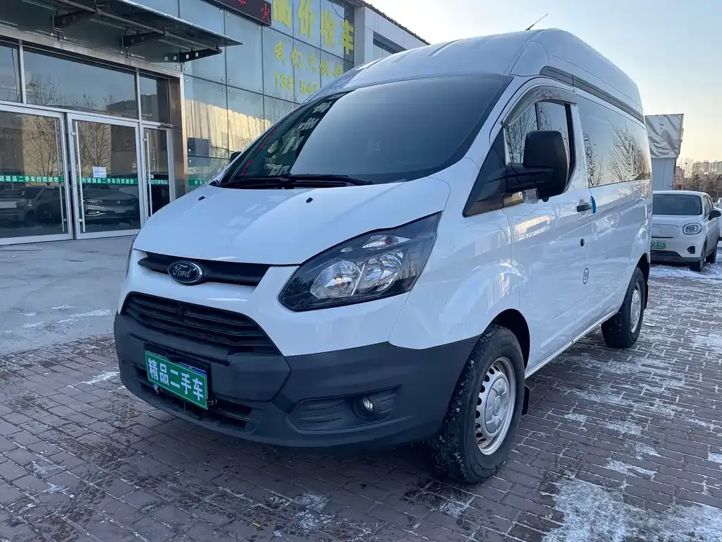 Ford Transit — фото 1