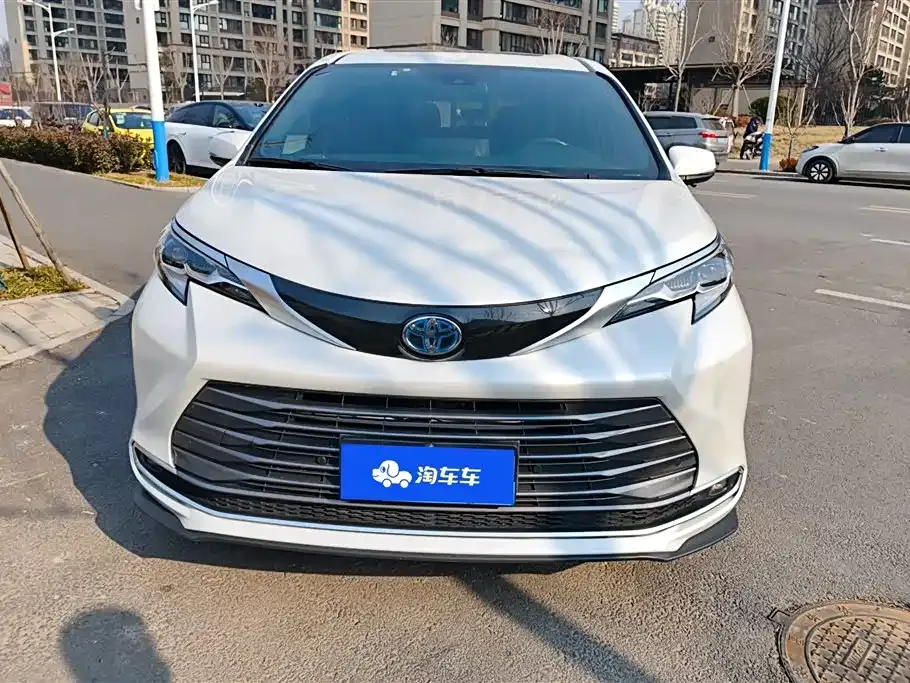 Toyota Sienna — фото 10