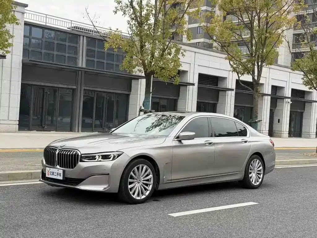 BMW 7 Series — фото 1