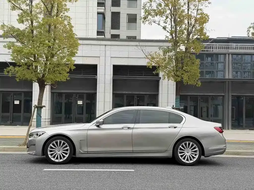 BMW 7 Series — фото 8