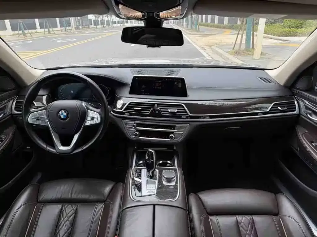 BMW 7 Series — фото 2