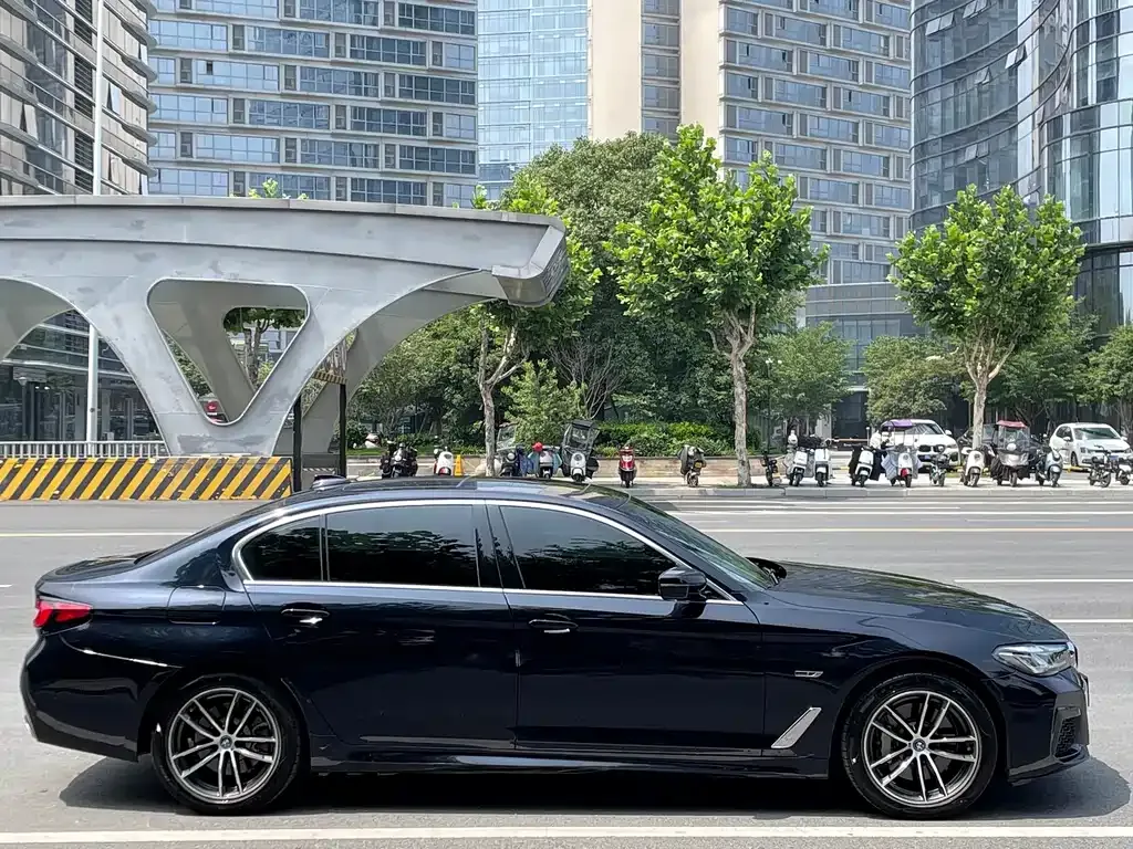BMW 5 Series New Energy — фото 10