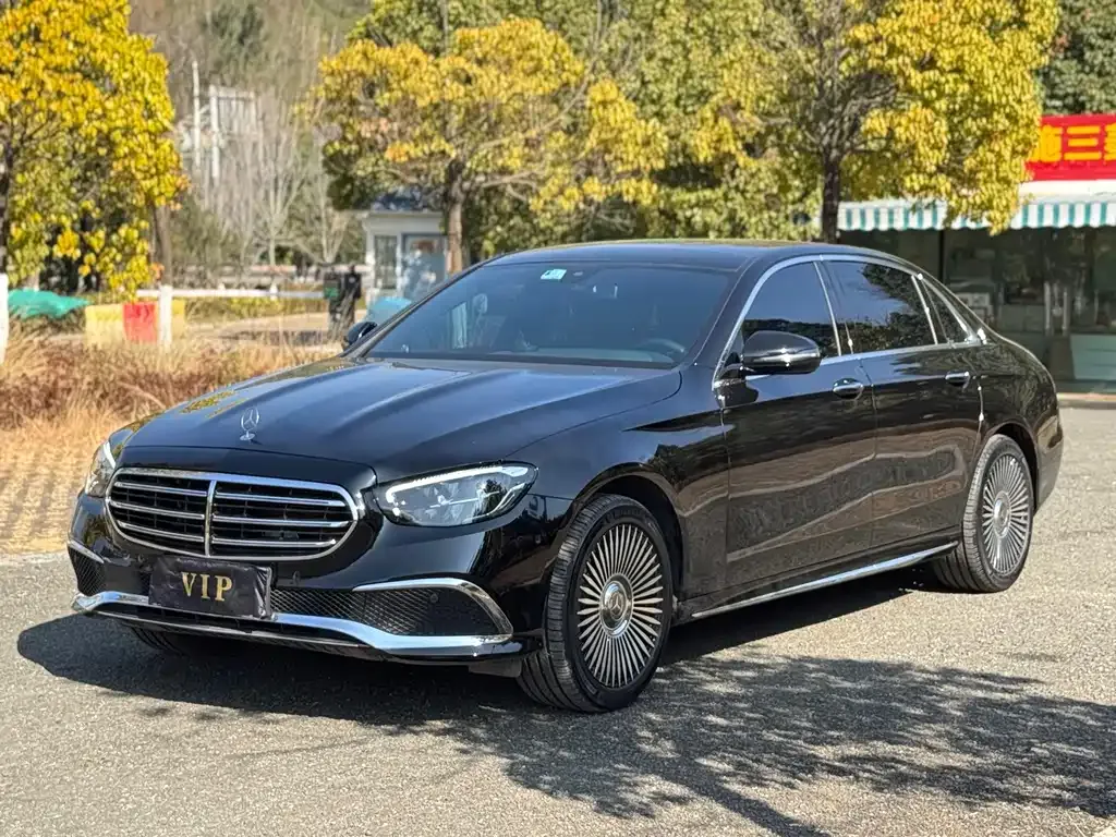 Mercedes-Benz E-Class — фото 1