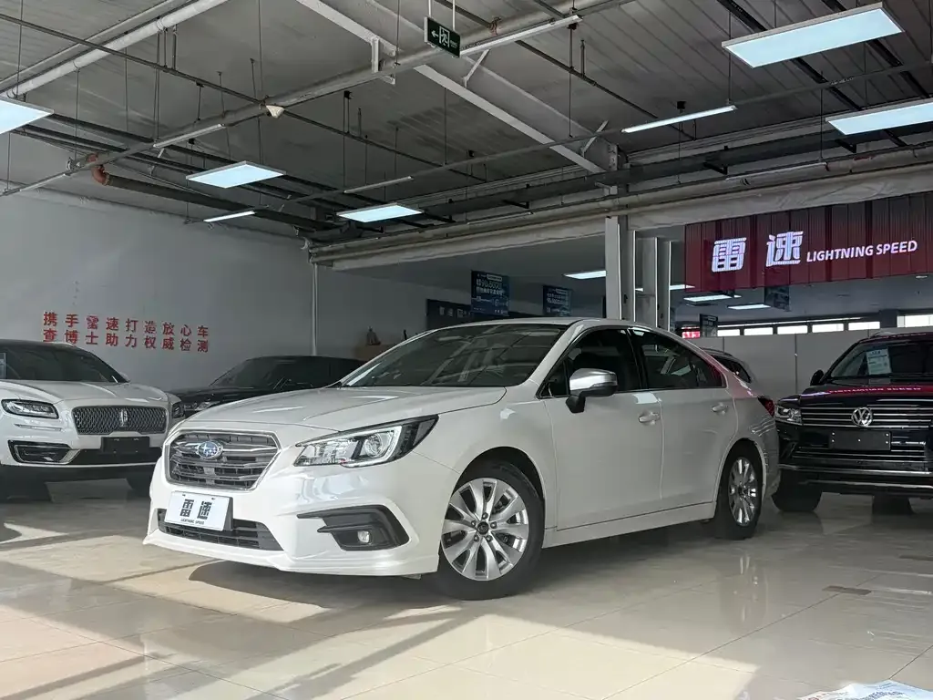 Subaru Legacy — фото 1
