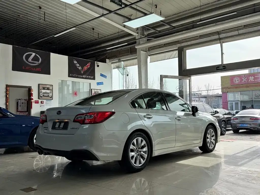 Subaru Legacy — фото 8