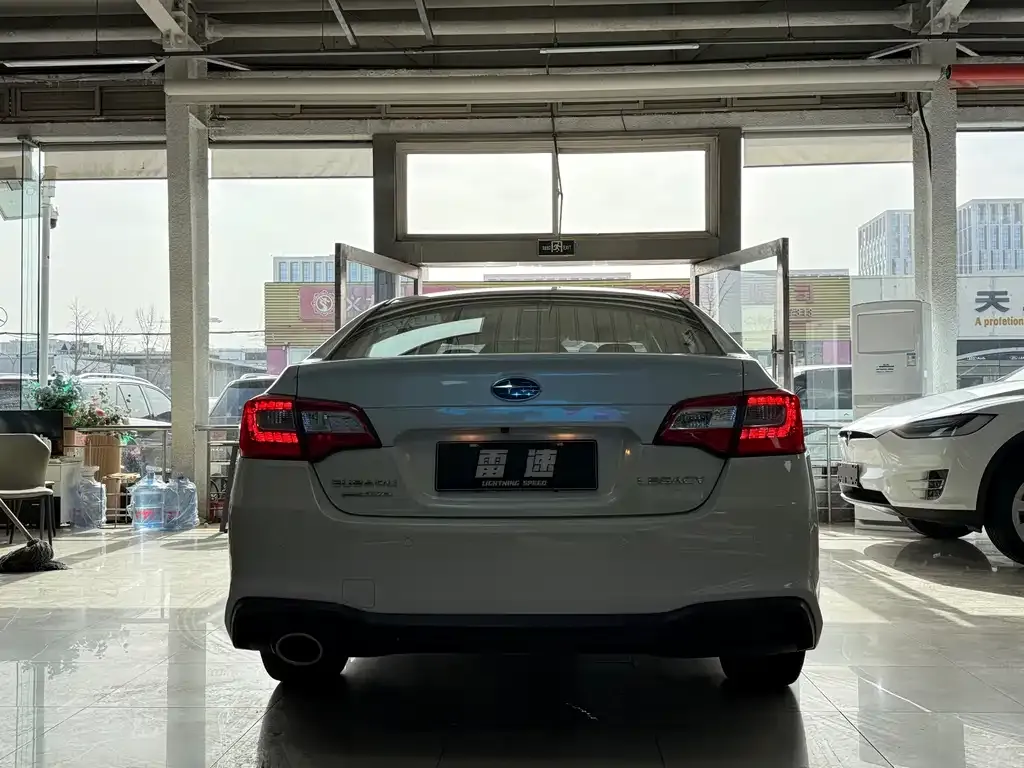 Subaru Legacy — фото 10