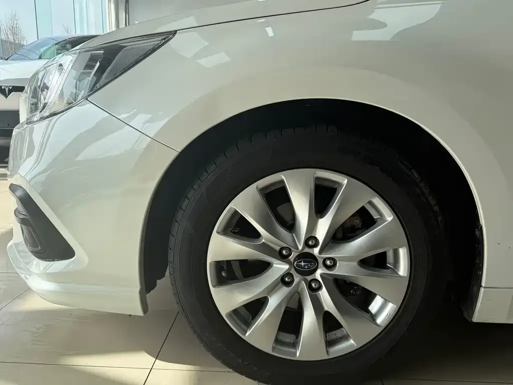 Subaru Legacy — фото 2