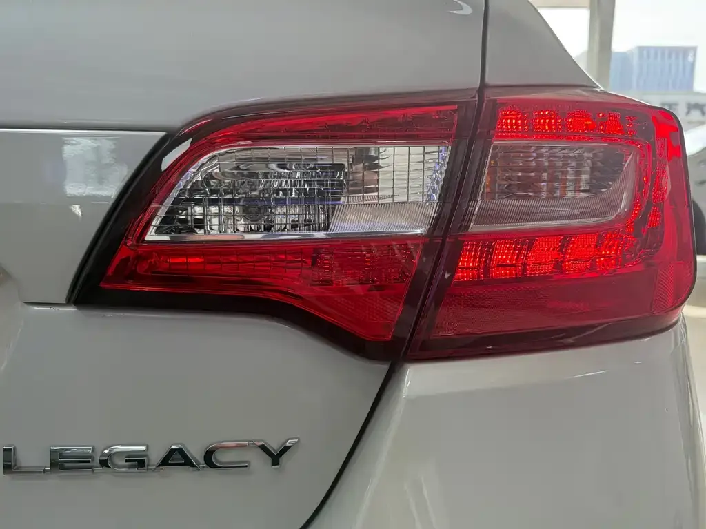 Subaru Legacy — фото 7