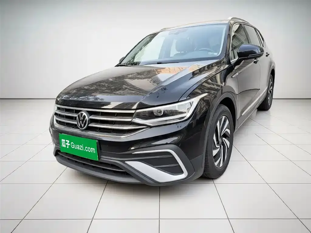 Volkswagen Tiguan L — фото 1