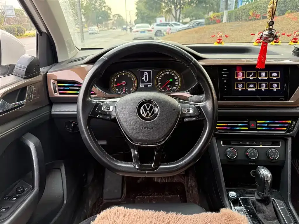 Volkswagen Tharu — фото 2