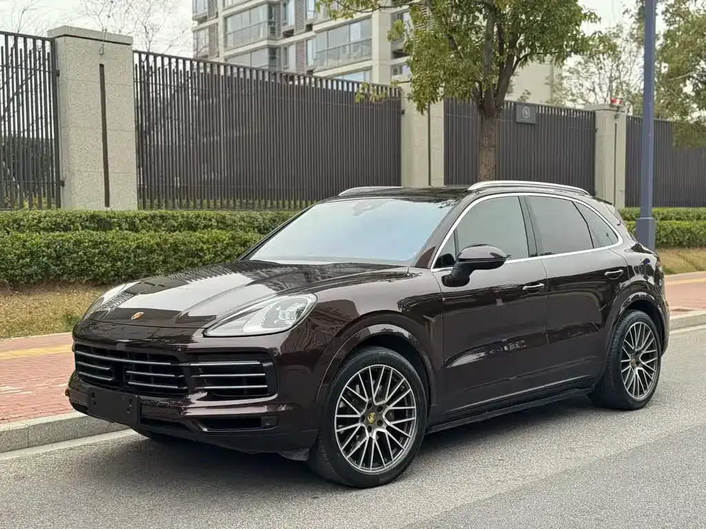 Porsche Cayenne — фото 1