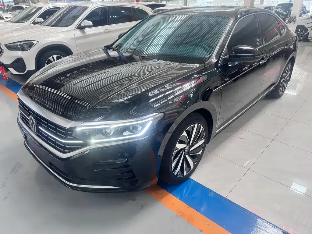 Volkswagen Passat — фото 1