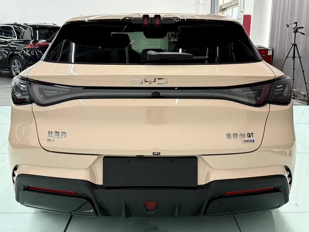 BYD Seal 06GT — фото 2