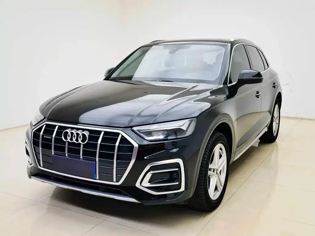 Audi Q5L — фото 1