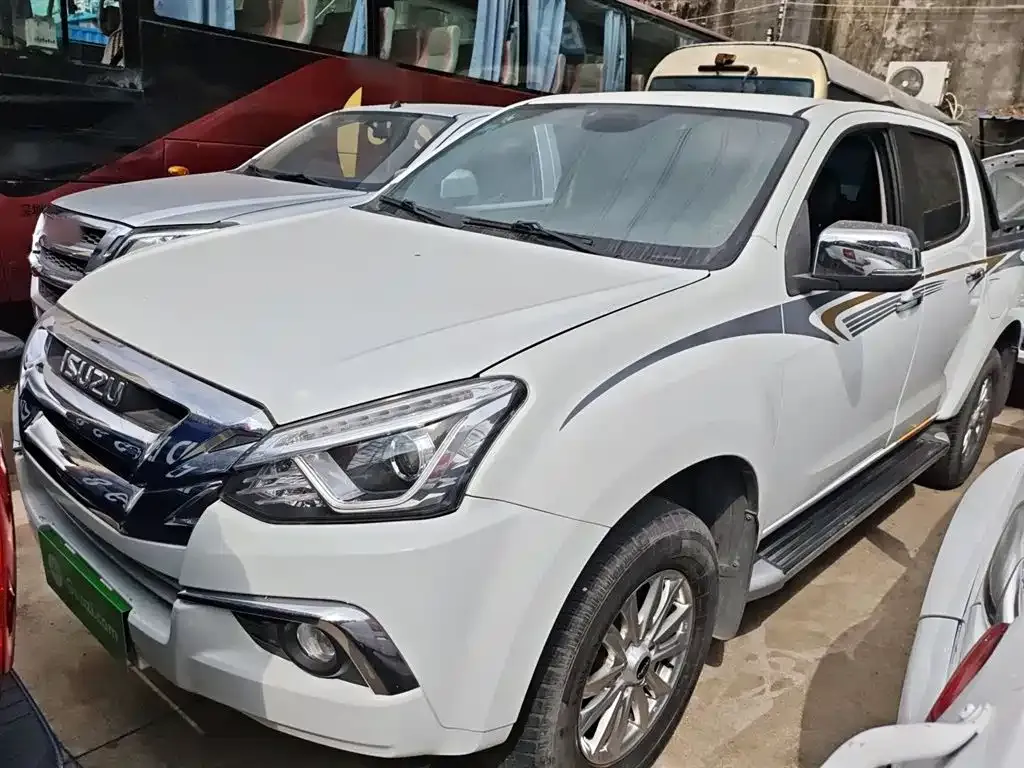 Isuzu D-MAX — фото 1