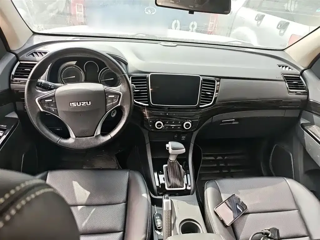 Isuzu D-MAX — фото 10