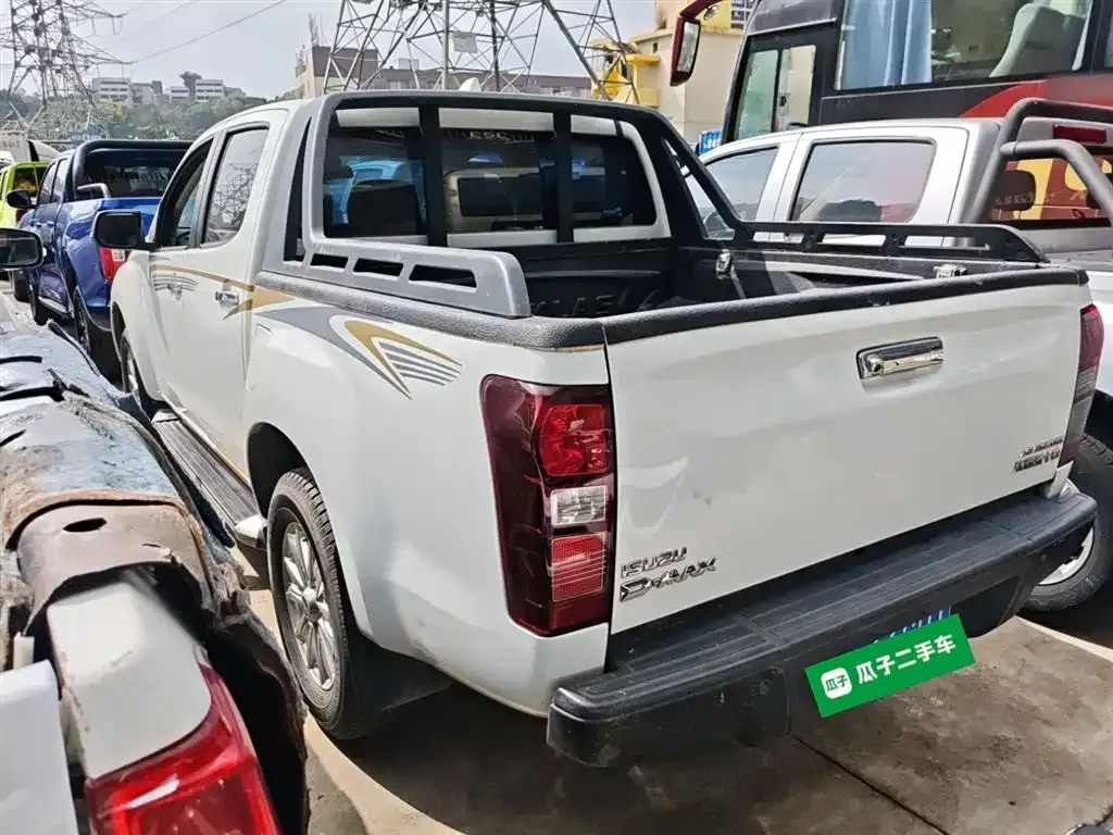 Isuzu D-MAX — фото 9
