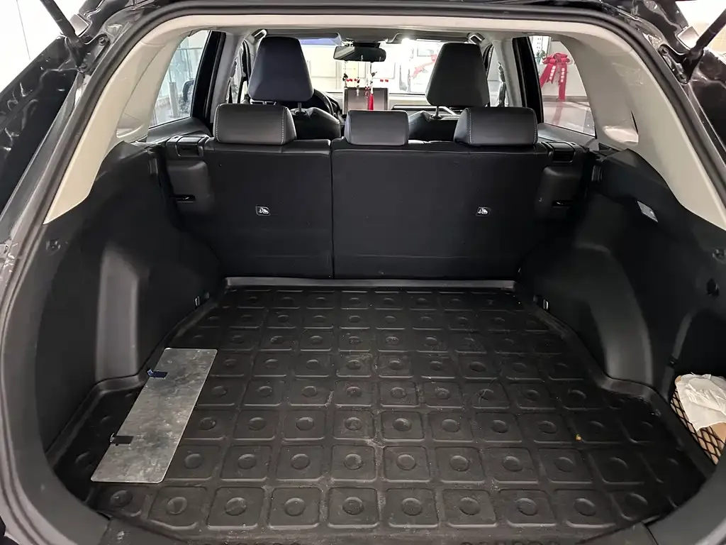 Toyota RAV4 — фото 6