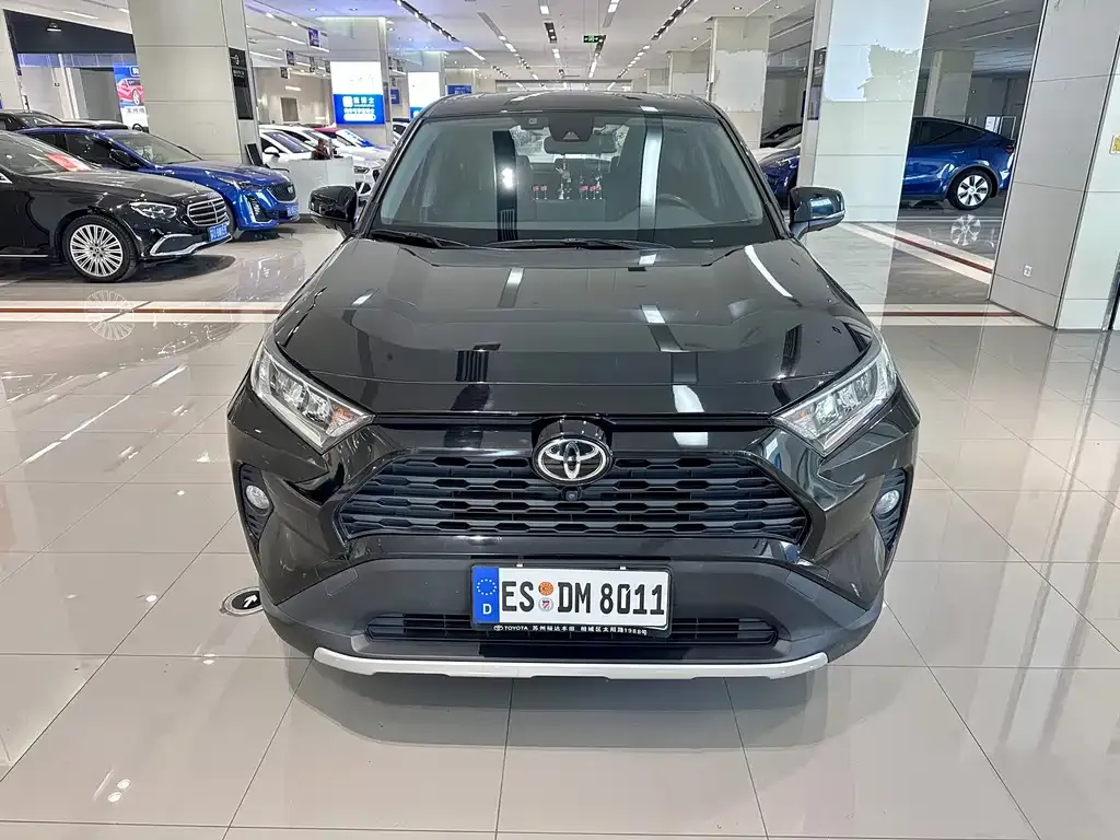 Toyota RAV4 — фото 8