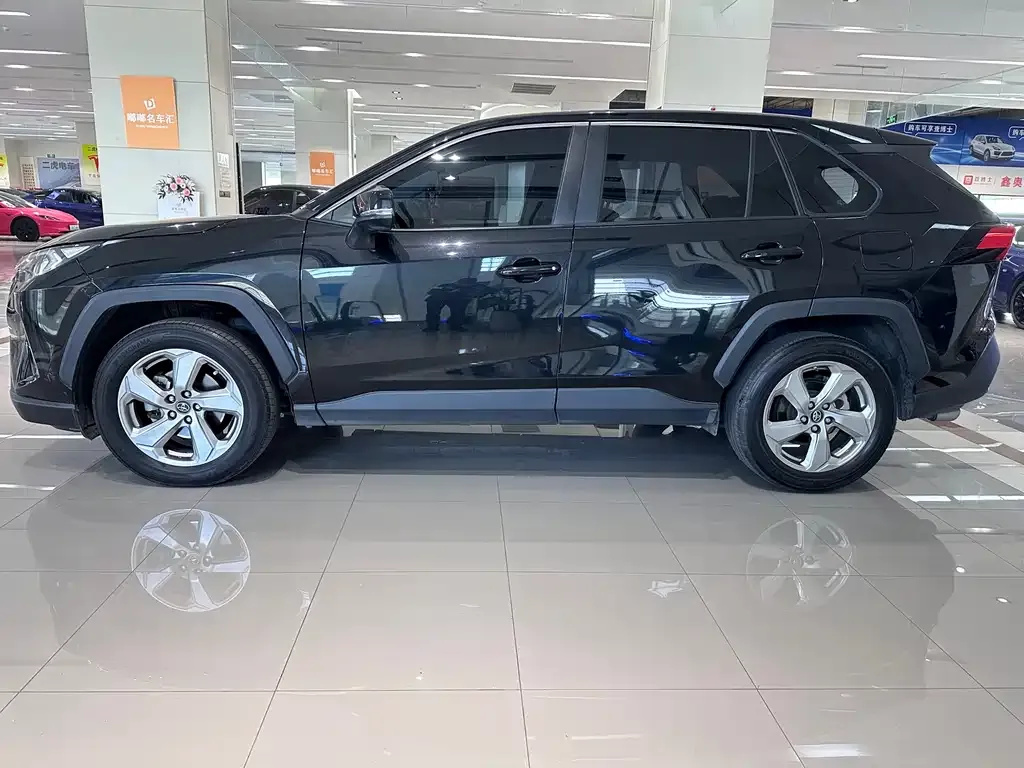 Toyota RAV4 — фото 10