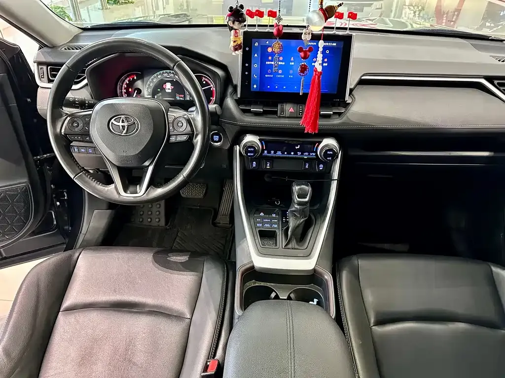 Toyota RAV4 — фото 7