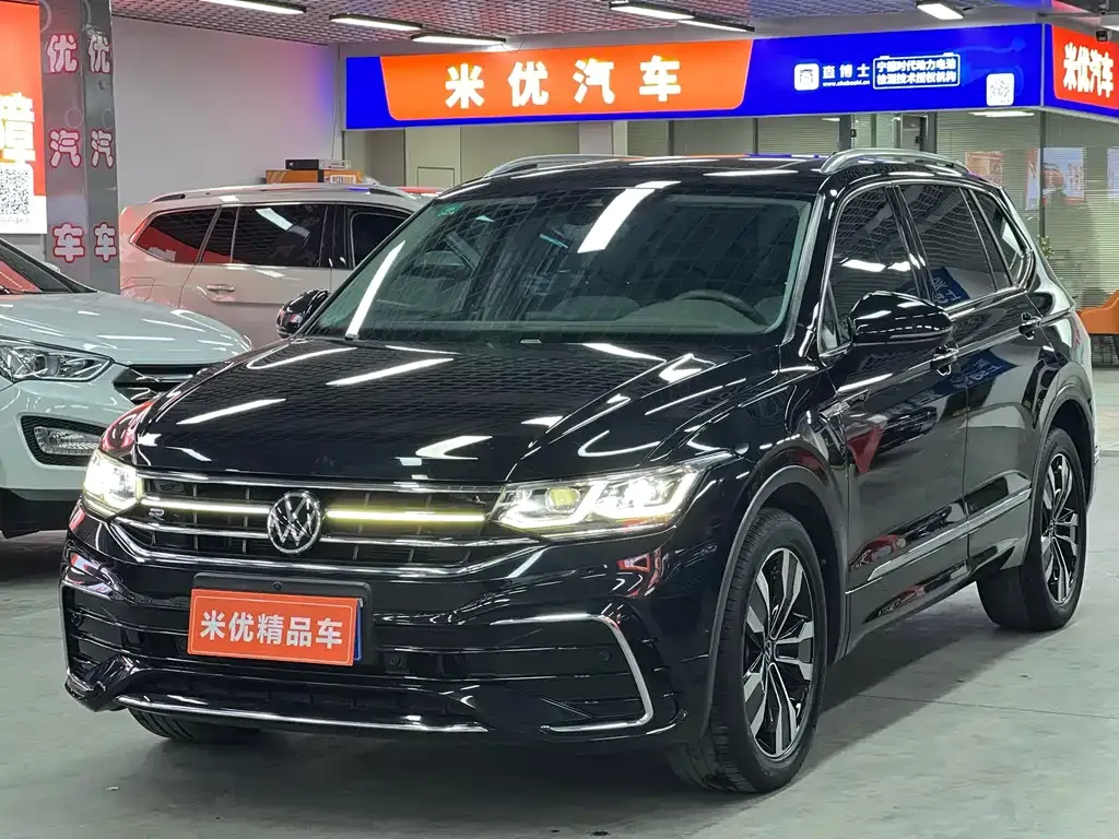 Volkswagen Tiguan L — фото 1