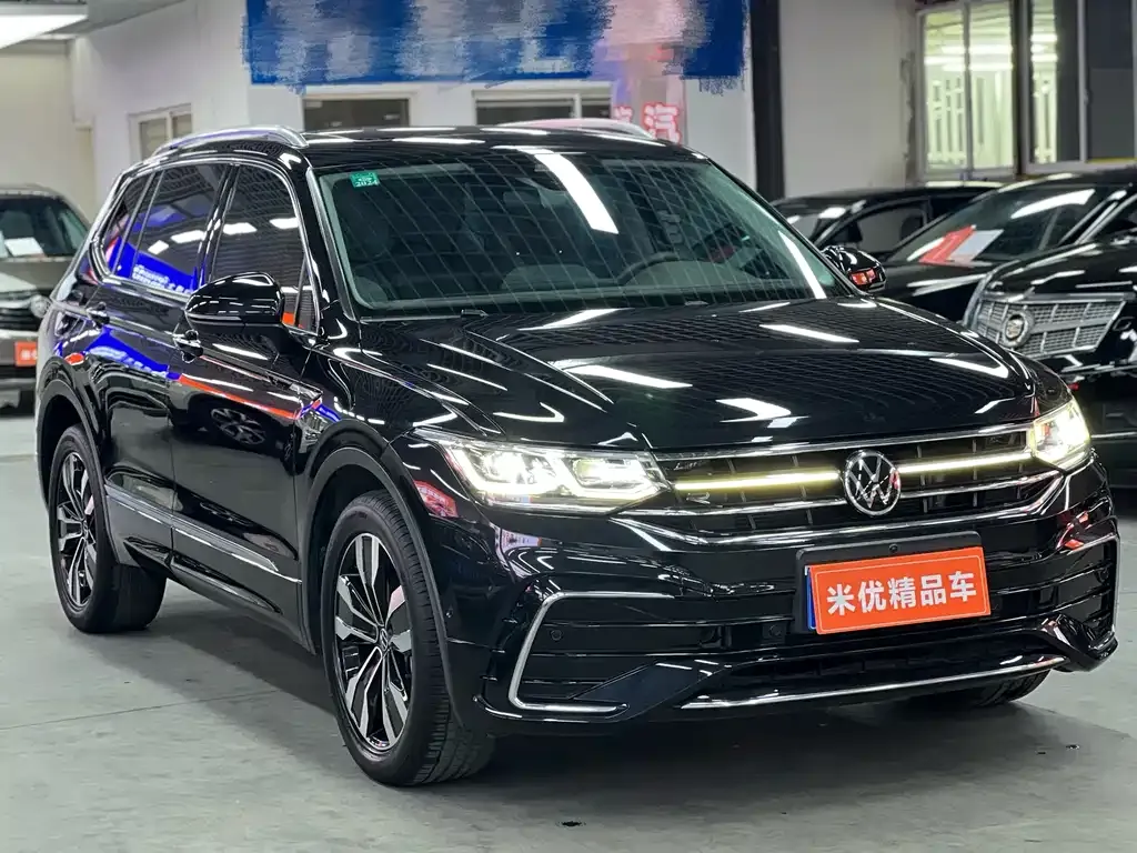 Volkswagen Tiguan L — фото 2