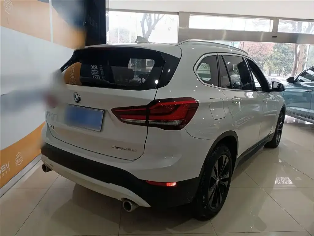 BMW X1 — фото 9