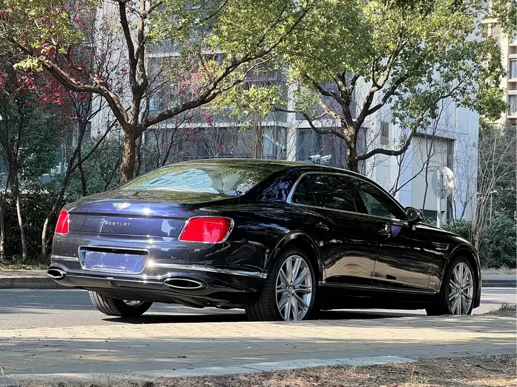 Bentley Flying Spur — фото 6