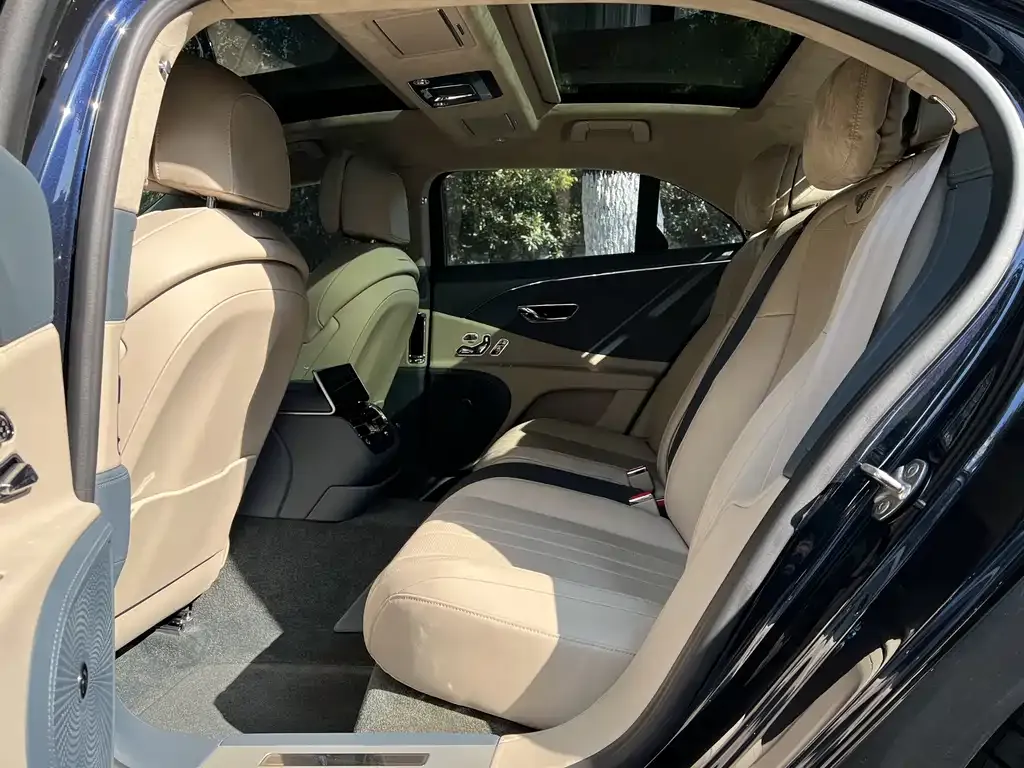 Bentley Flying Spur — фото 3