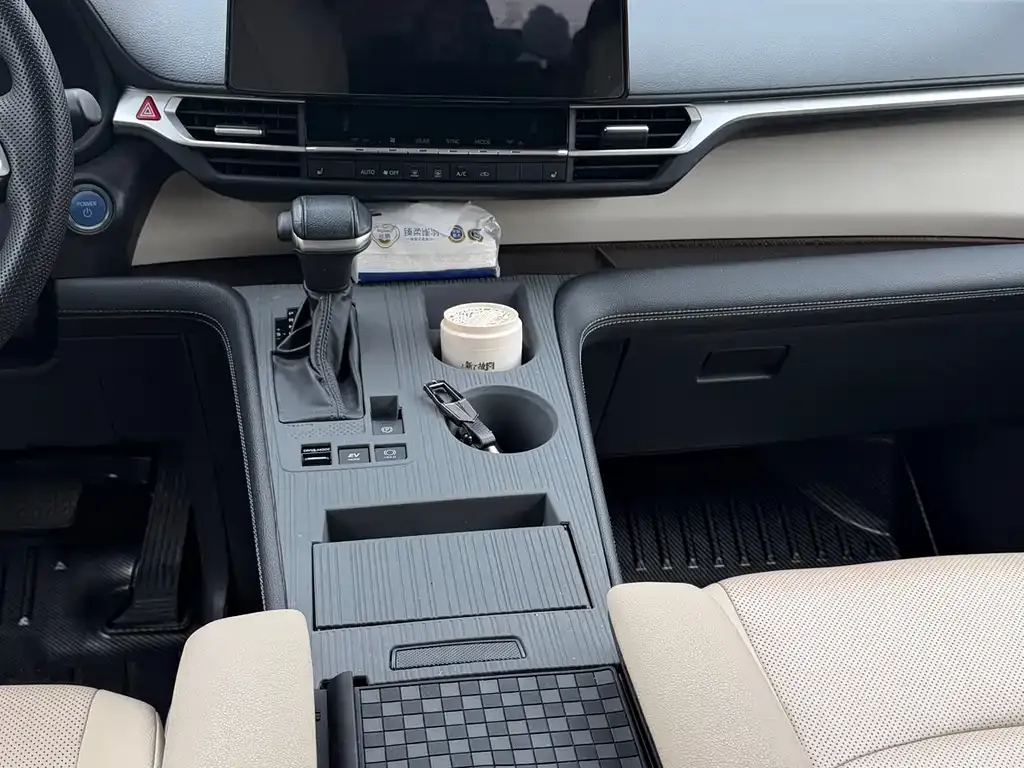 Toyota Sienna — фото 7
