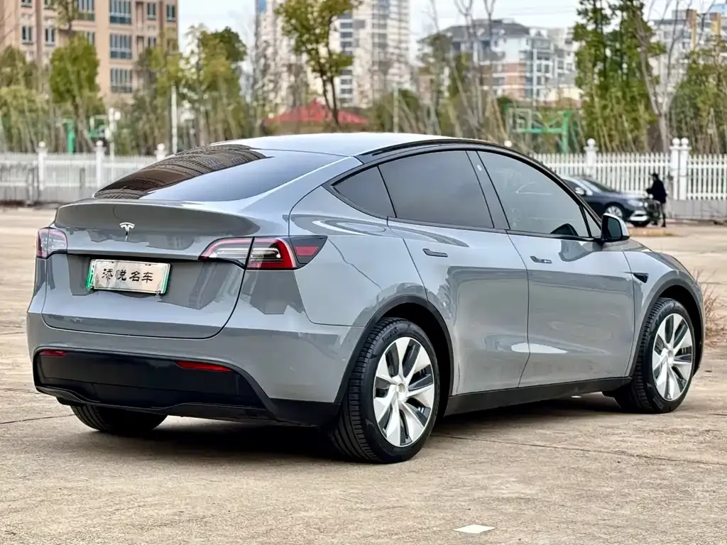 Tesla Model Y — фото 4