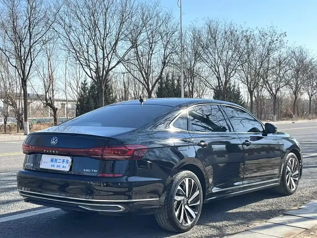 Volkswagen Passat — фото 10