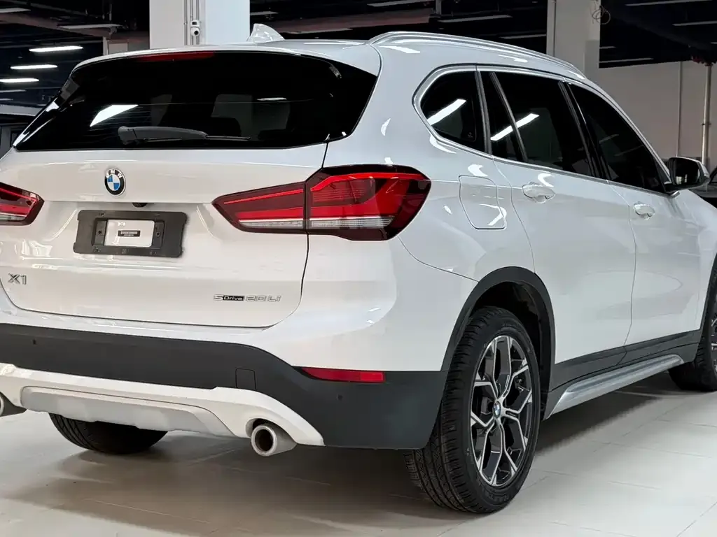 BMW X1 — фото 8