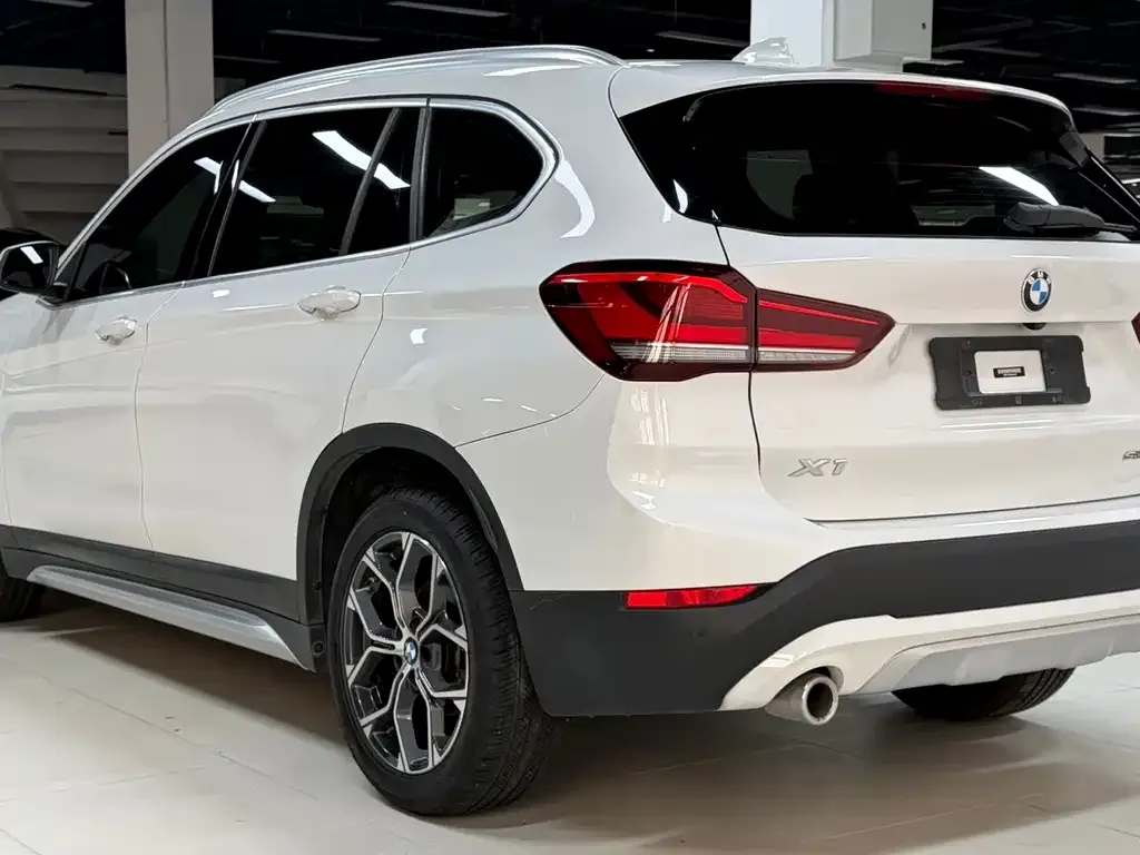 BMW X1 — фото 9