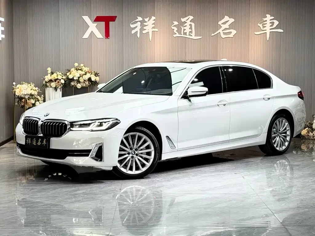 BMW 5 Series — фото 1